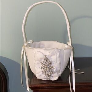 *IVORY* Wedding Flower Girl Basket with Broa…